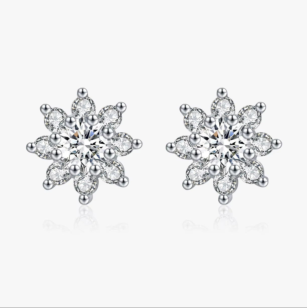 Sparkling VVS1 D Color Moissanite Stud Earrings 925 Sterling Silver Classic Flowers Earrings for Women Fine Jewelry Gift
