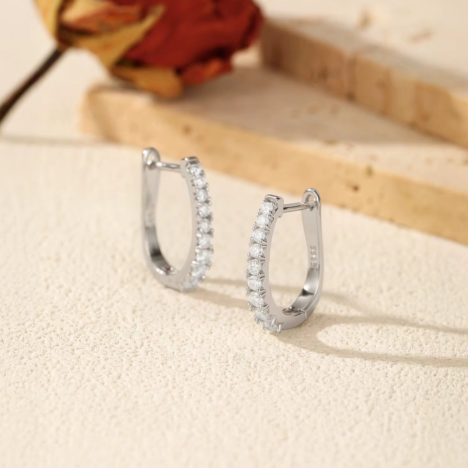 D Color Moissanite U Shape Hoop Earrings 925 Sterling Silver Exquisite Elegant Ear Buckle for Women Daily Fine Jewelry