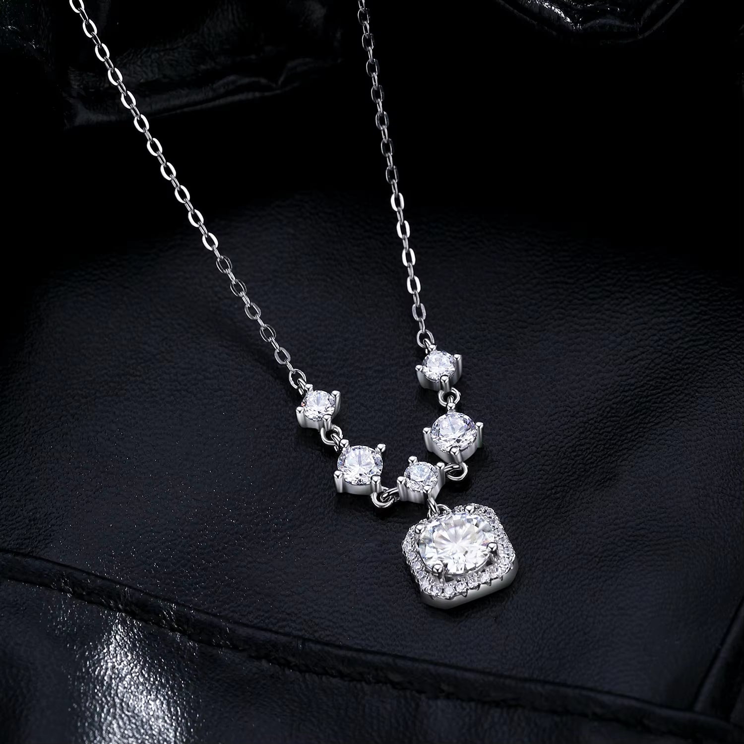 1CT D Color Moissanite Necklace 925 Sterling Silver Luxury Halo Charm Pendant Necklace for Women Bridal Wedding Jewelry