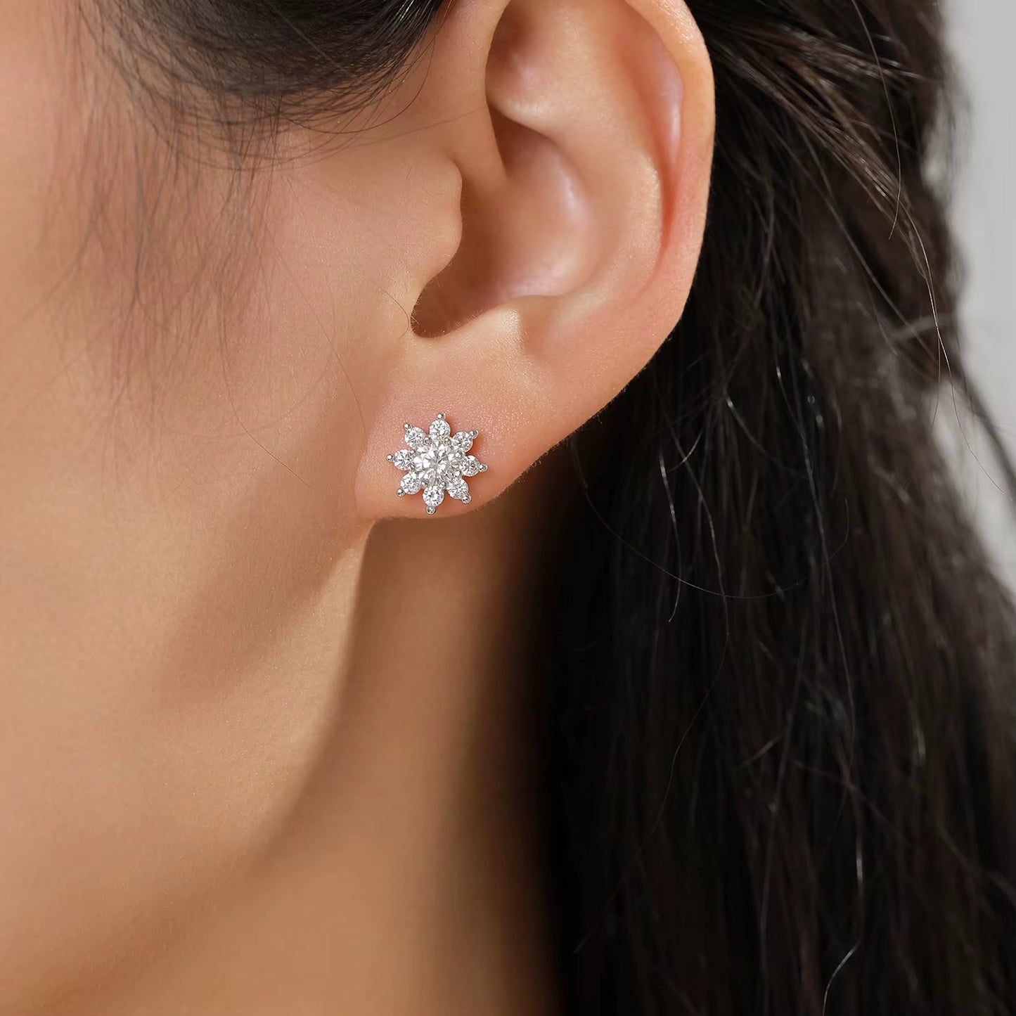 Sparkling VVS1 D Color Moissanite Stud Earrings 925 Sterling Silver Classic Flowers Earrings for Women Fine Jewelry Gift